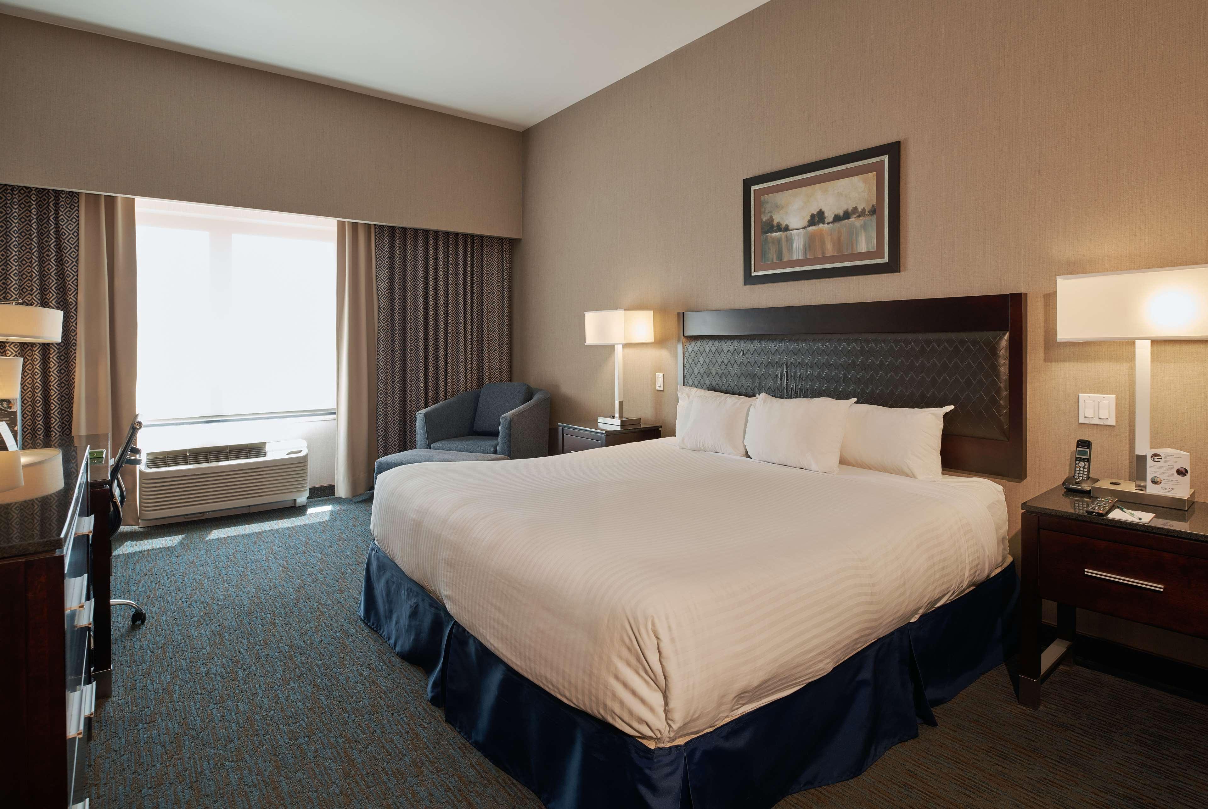 Wingate By Wyndham Chihuahua Hotel Exterior photo