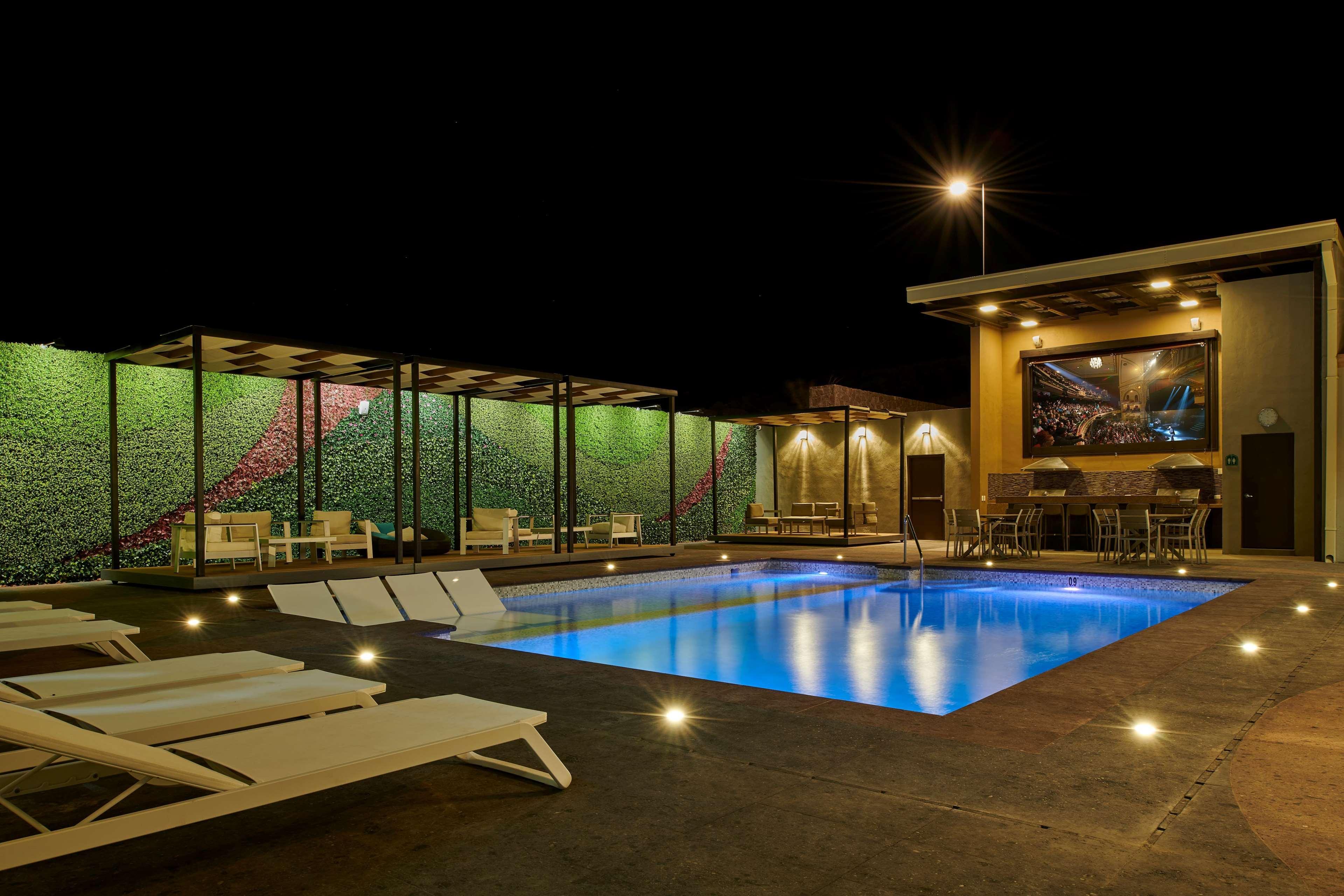 Wingate By Wyndham Chihuahua Hotel Exterior photo