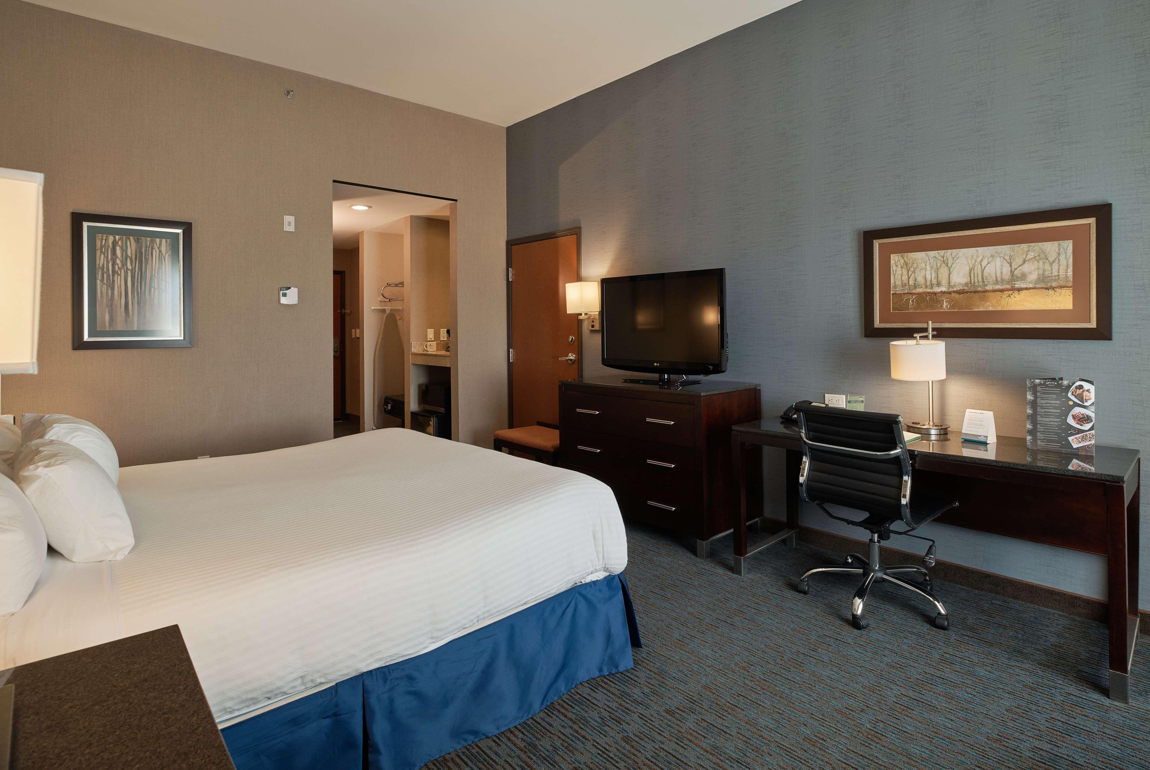 Wingate By Wyndham Chihuahua Hotel Exterior photo