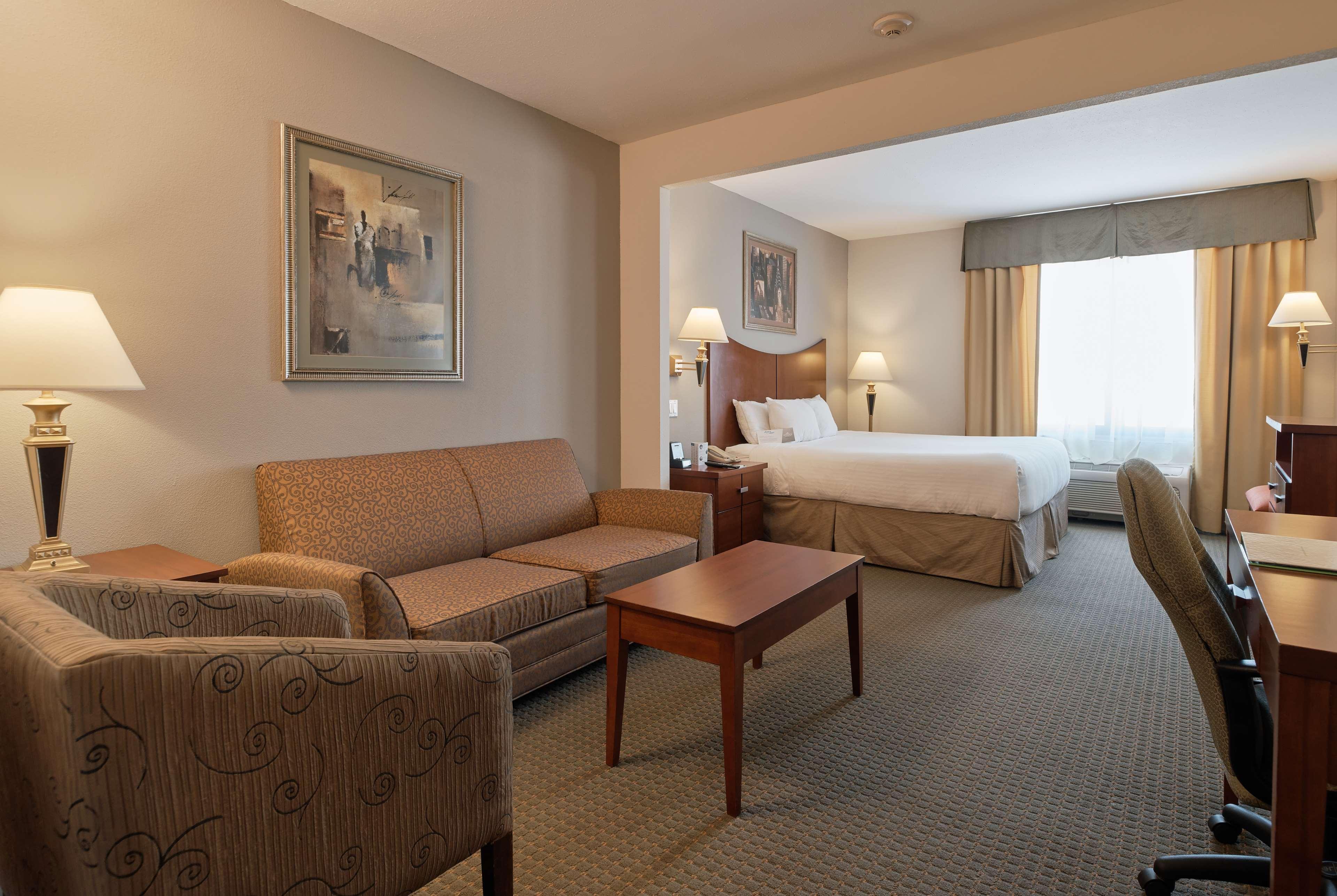 Wingate By Wyndham Chihuahua Hotel Exterior photo