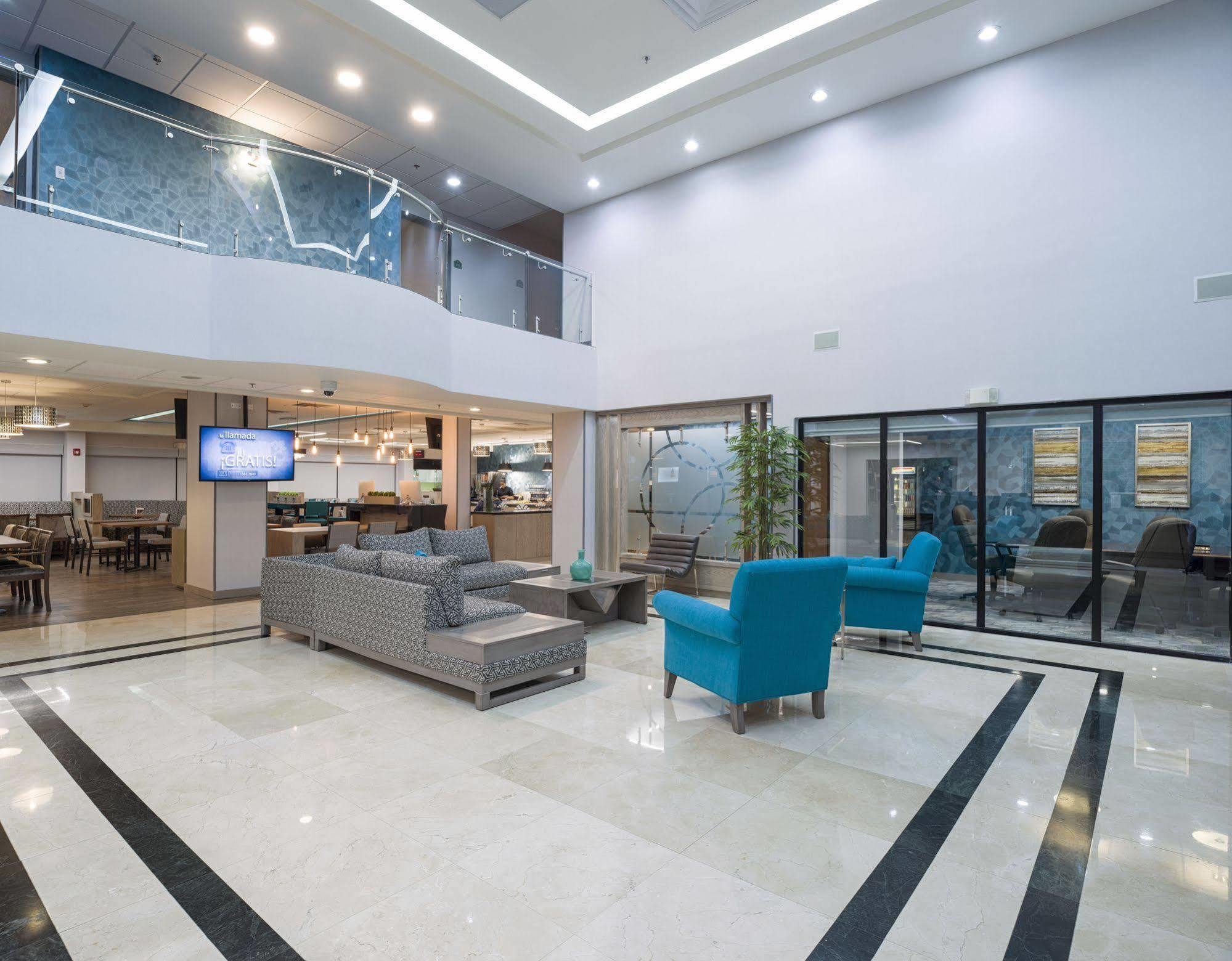 Wingate By Wyndham Chihuahua Hotel Exterior photo